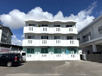 バス停まで徒歩1分/立地抜群◎コーポうりずん